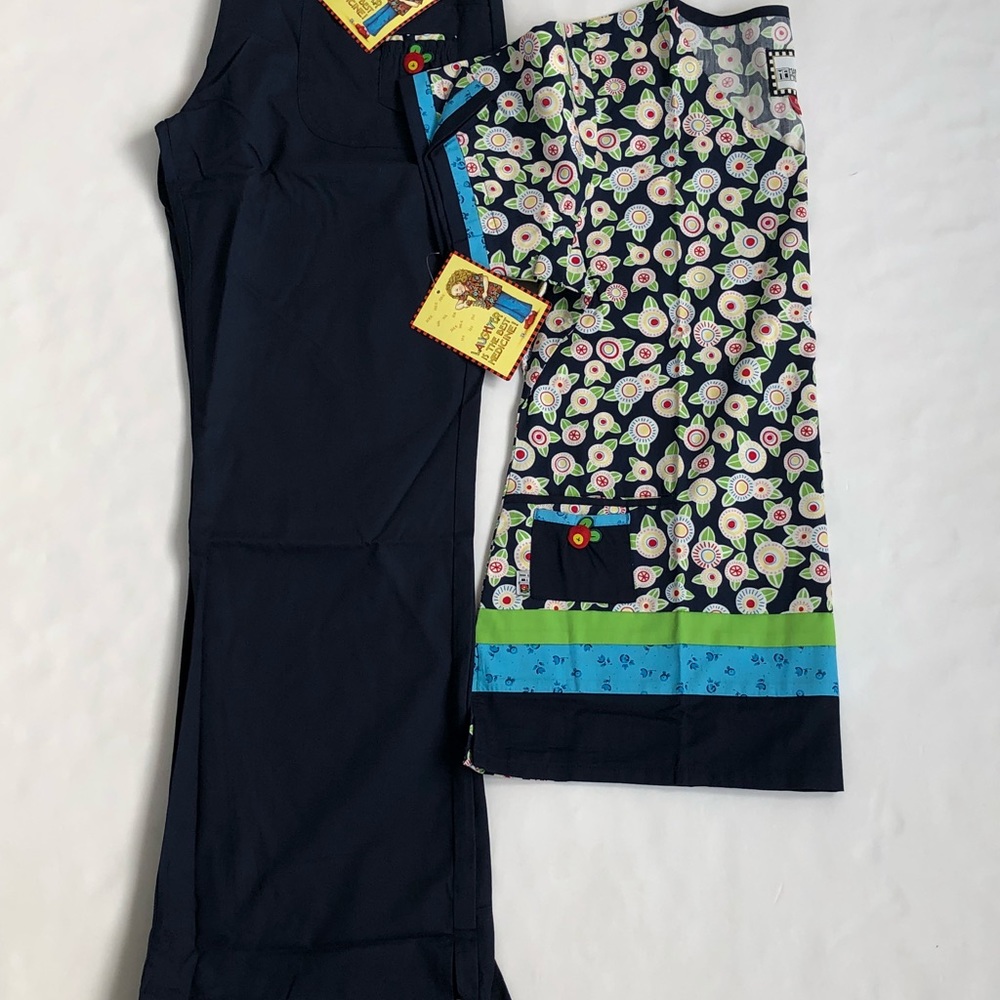 Scrub set size S by Mary Engelbreit - Picture 2 of 5